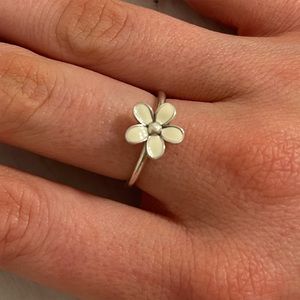 Pandora flower ring size 6